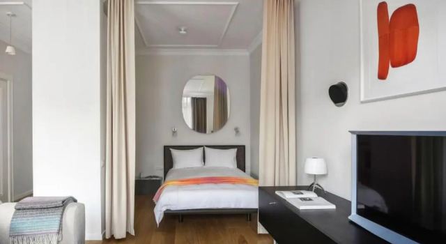 Design Central Studio Apartment with Balcony by Hostlovers, Prenota Appartamento Kaunas Contea di Kaunas