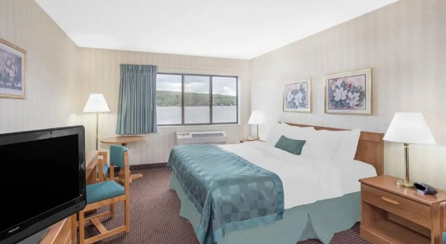 Номер Standard Ramada by Wyndham Hancock Waterfront