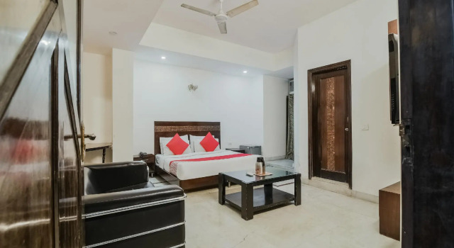 OYO 12090 Hotel Mandakini Palace