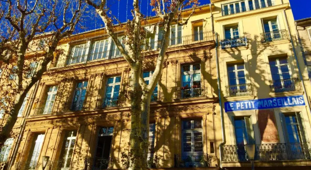 Полулюкс с балконом Les Suites du Cours & Spa