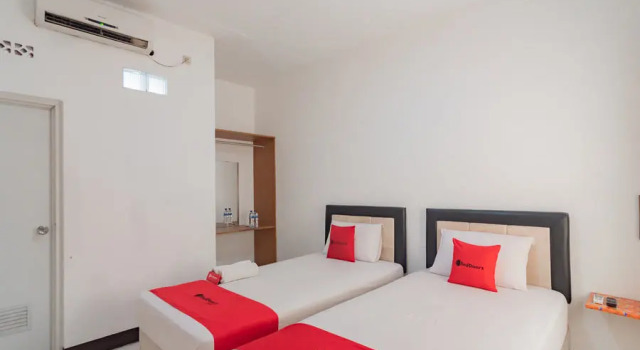 RedDoorz Syariah near BTC Fashion Mall, Book Hotel Sukajadi 