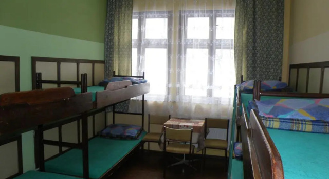 Кровать в общем номере Szkolne Schronisko Młodzieżowe Złoty Widok