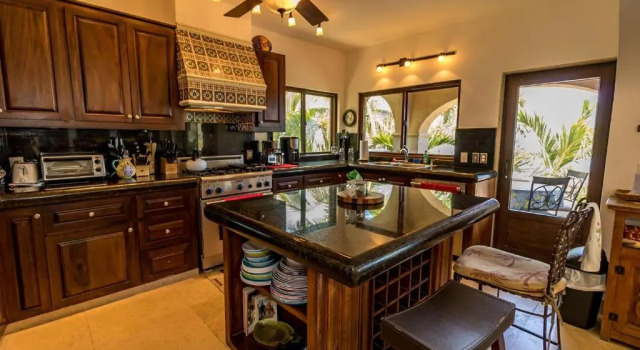 Vista Hermosa Overlooks Sea From Every Room
