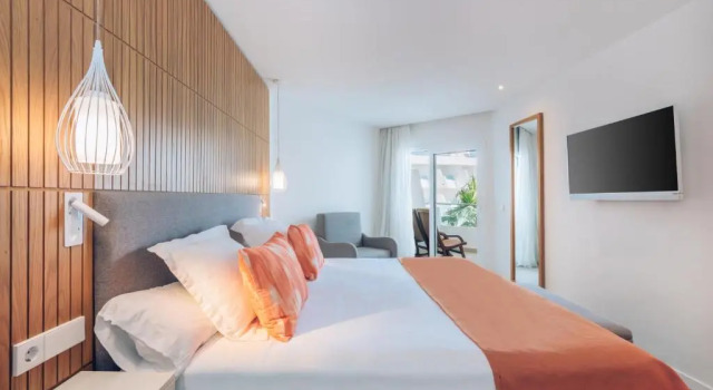 Двухместный Terrace номер Iberostar Waves Playa de Muro