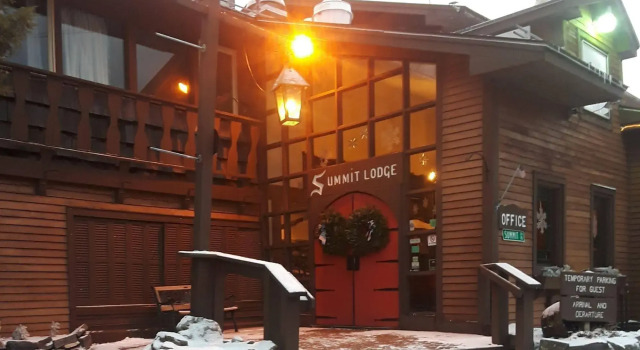 Summit Lodge, Varaa Matkakoti Hotellit New England uima-altaalla, Uima-allas