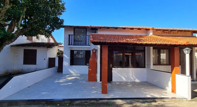 Lindissima Casa de Praia com Churrasqueira, 3 Qts-2Suites- 3 banheiros- Praia do Peró- Cabo Frio, Ótima localização com sala de jogos,Qdra de esportes, Parquinho para Crianças, Uma Qdra da Praia, Забронировать Отель Кабу-Фриу Lagos Region, рядом с Пляж Conchas