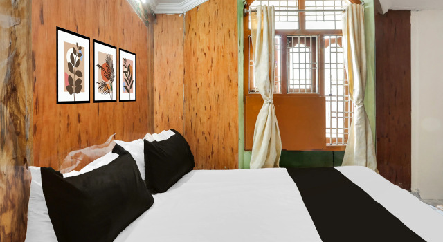 SPOT ON 75785 Hotel Star Inn, Varaa Hotelli Edulliset hotellit kohteessa Telangana