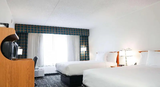 Четырёхместный номер Standard Ramada by Wyndham Cumberland Downtown
