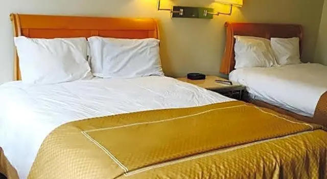 Четырёхместный номер Standard Bourbon Capital Inn