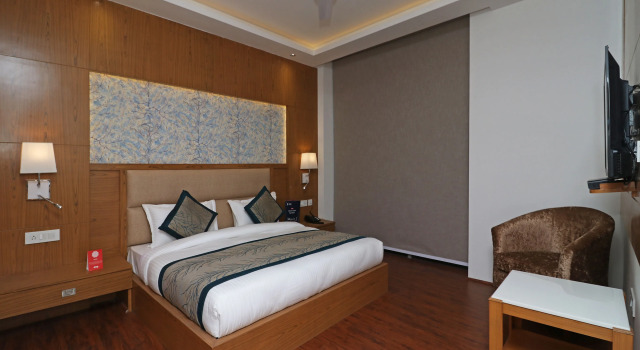 Oyo 10824 Hotel Star Suites, Забронировать Отель Отели Нью-Дели с завтраком, Завтраки