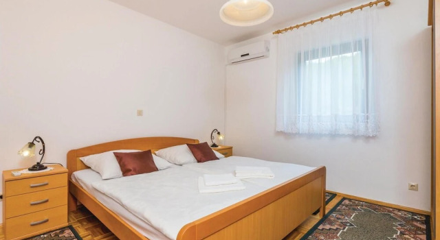 Stunning Home in Klenovica With Wifi and 3 Bedrooms, Rezerwuj Hotel Klenovica Kvarner