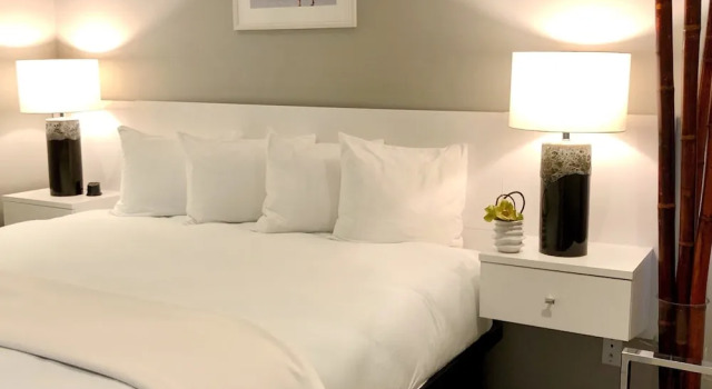 Люкс с балконом Pier View Suites