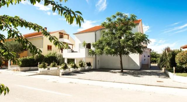 Апартаменты Superior Apartment Sunny Spell with free parking and garden