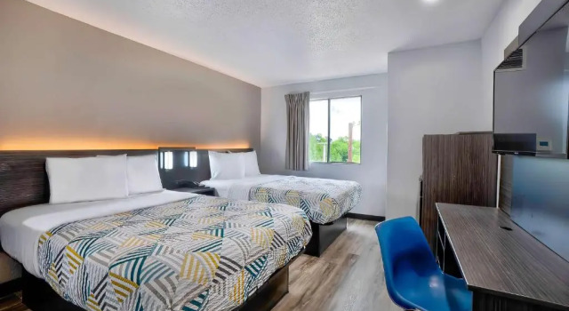 Четырёхместный номер Standard Motel 6-Benbrook, TX - Fort Worth