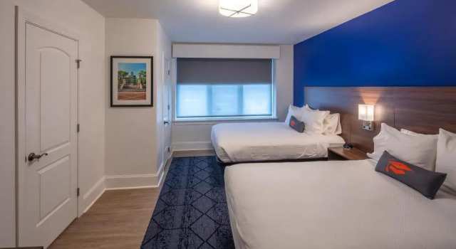 Четырёхместный люкс с 2 комнатами Collegian Hotel & Suites, Trademark Collection by Wyndham