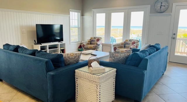 Avalon East- 5 Bedroom Home by RedAwning, Book Feriehus Hoteller i Supply med pool, Swimmingpool