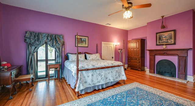 Historic Chambersburg Home w/ Pool + Game Rooms!, Réserver Maison de vacances Chambersburg 