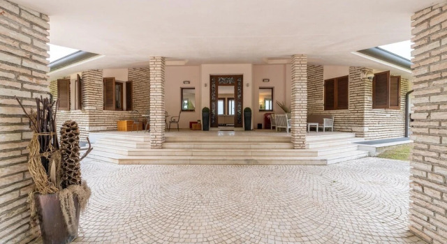 Stunning Home in Albisano With Wifi, Private Swimming Pool and 6 Bedrooms, Prenota Casa vacanze Hotel a Veneto con piscina, Piscina