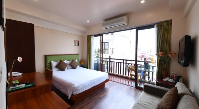 Artisan Lakeview Hotel