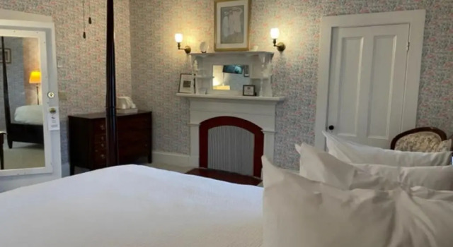 Номер Deluxe Central House Inn