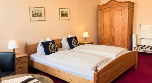 Двухместный номер Comfort Hotel zum Goldenen Löwen - Restaurant - Panoramabar - Terrassen - Events - Rheinblick - Geschichte seit 1728