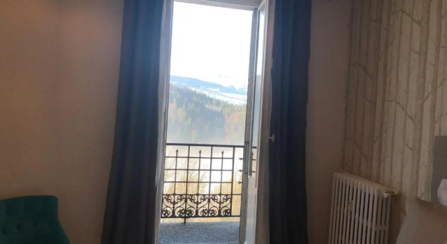 Апартаменты onlysaintg - Apartment Bernadette Spacious 4 bedrooms Great views, 120 m2 Only 500m from the centre and ski lift GREAT YEAR ROUND
