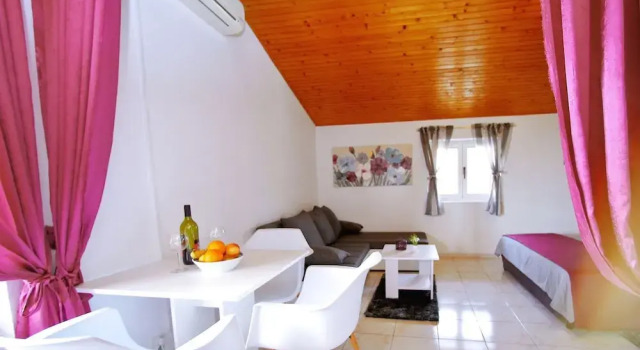 Апартаменты с балконом Apartments Verka