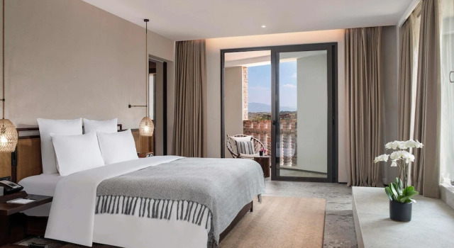 Двухместный номер Standard с балконом и с видом на озеро DongFengYun Hotel Mi'Le - MGallery Collection