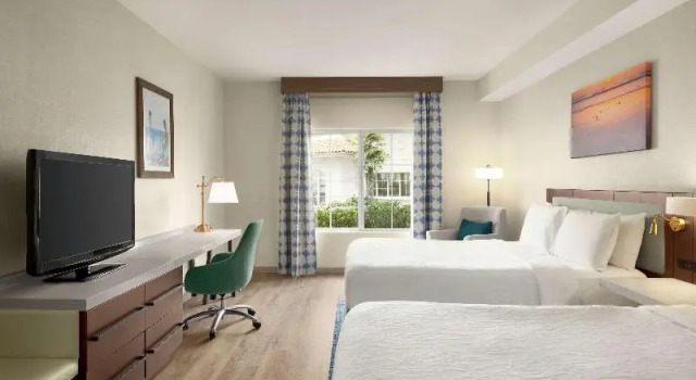 Четырёхместный номер Standard с балконом Hilton Garden Inn Carlsbad Beach