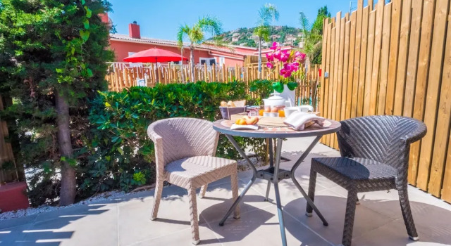 Студия Hôtel et Appart Hôtel Les Flots Bleus