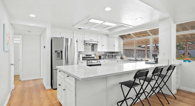 Stylish Home w Full Kitchen Garage Backyard, Book Vacation Home Los Angeles Los Angeles Metropolitan Area