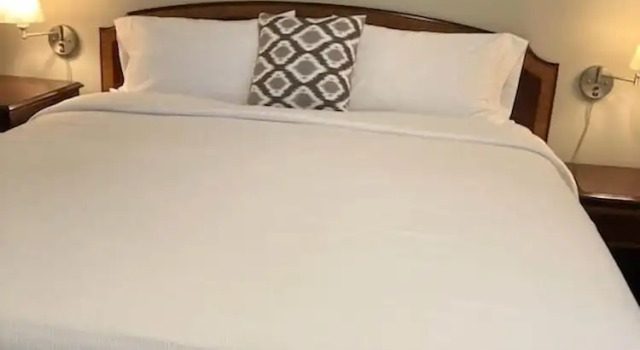Двухместный коттедж Deluxe Country Squire Inn and Suites
