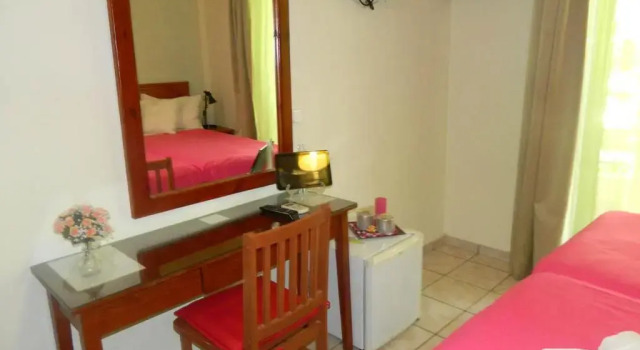 Peridromos, Book Hotel Livadia 