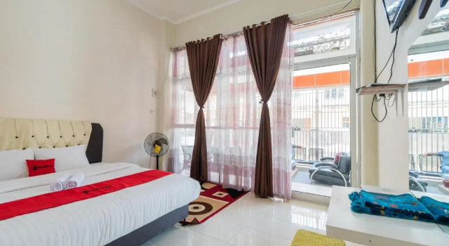 Двухместный номер Standard RedDoorz Syariah near Pasar Aur Kuning