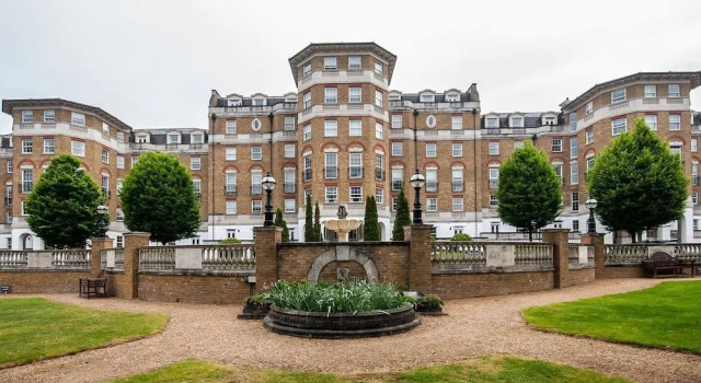 Luxury 2 bed Flat With Garden in Wimbledon