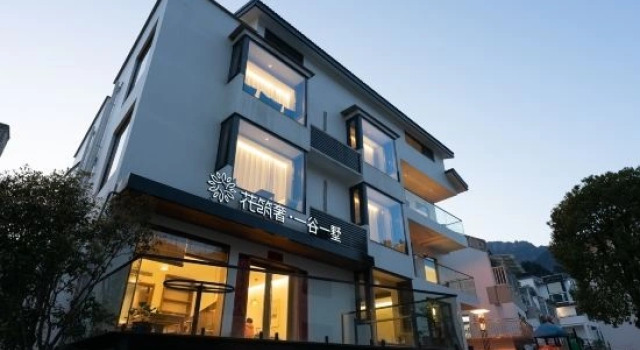 Floral Lux Hotel · One valley and one villa Hotel (South Gate store of Huangshan Scenic Area), Prenota Hotel Hotel a Anhui con piscina, Piscina