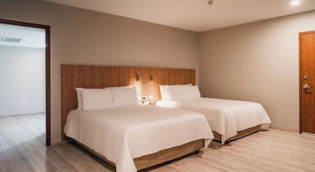Четырёхместный номер Wyndham Garden Mazatlan Marina