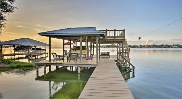 Коттедж с 4 комнатами Lakefront Florida Retreat - Pool Table & Boat Dock