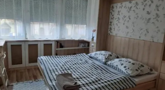 Mikes Apartman, Rezerwuj Apartament Szekszard 