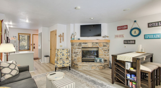 Апартаменты Charming DC Getaway Steps From Dtown Fish Creek