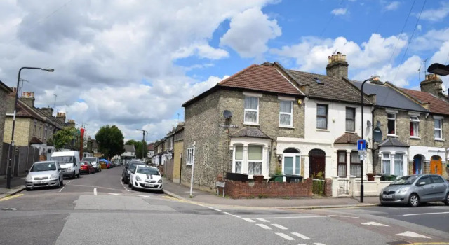 Коттедж Three Bedroom House Chandos Road