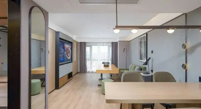 Люкс Business Country Inn & Suites by Radisson (Guiyang Southwest Trade City, Guanshanhu District)