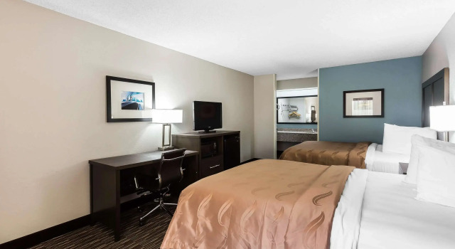 Четырёхместный номер Standard Quality Inn & Suites Mooresville-Lake Norman