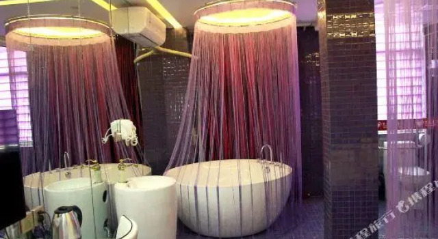 Yongsheng Wanlian Theme Hotel, Prenota Hotel Lijiang Yunnan
