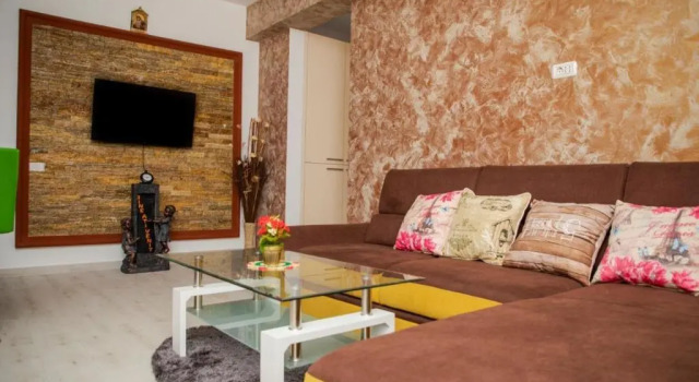 Golden Apartment 1, Varaa Huoneisto Hotellit Mamaia-Sat pysäköinnillä, Pysäköinti