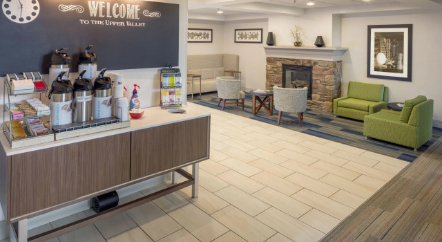 Holiday Inn Express Hotel & Suites White River Junction, Varaa Hotelli Hotellit New England uima-altaalla, Uima-allas