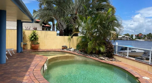 Коттедж SPECTACULAR WATERFRONT Canal Home, BRIBIE ISLAND