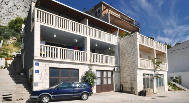 Beautiful Apartment in Omis With 3 Bedrooms, Book Lejlighed Hoteller i Split Region med parkering, Parkering