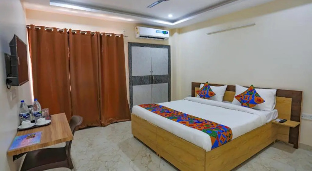 Номер Deluxe FabHotel Starlight Sanctuary