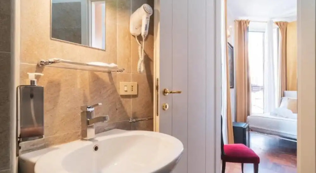 Двухместный номер Deluxe с балконом Golden Rooms Piazza di Spagna